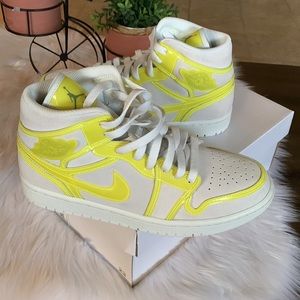 Air Jordan 1 mid lx off white/opti yellow size 9